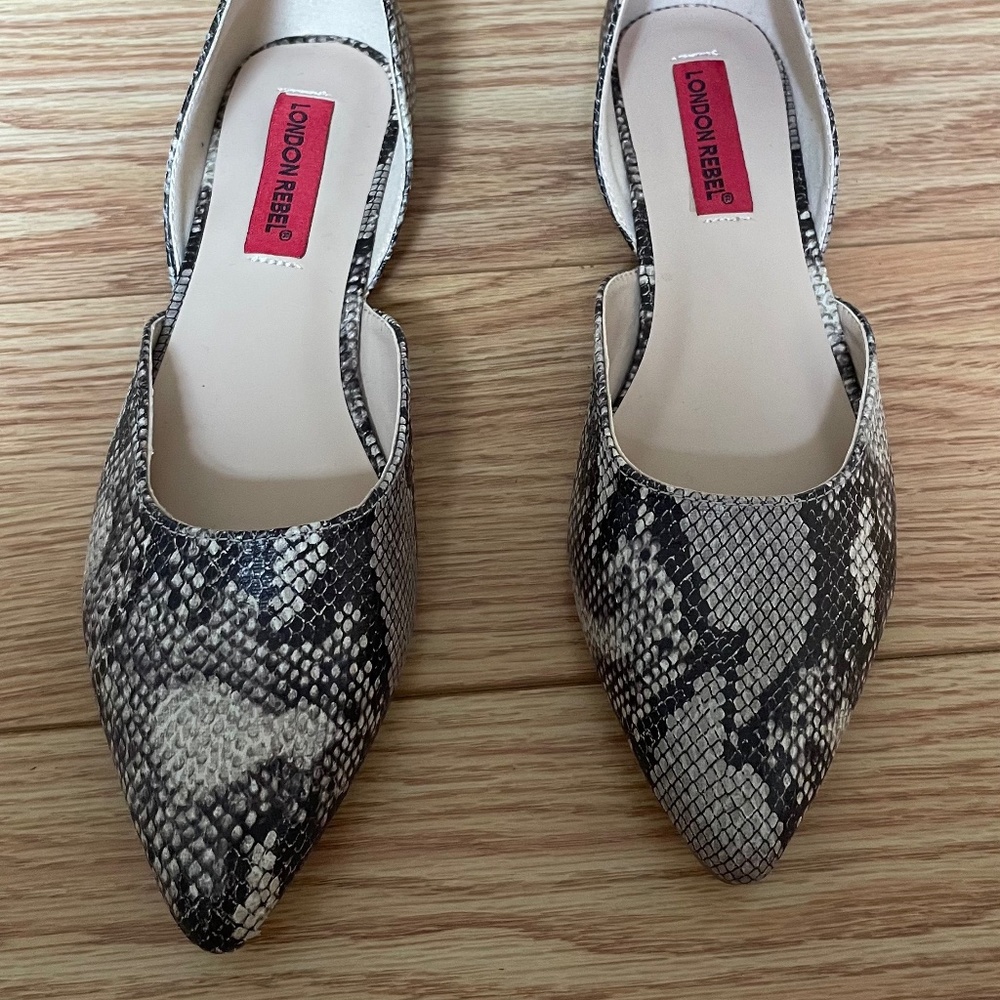 Brand New Snake-patterned flats with optional leg ties